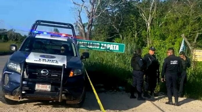 Encuentran a dos hombres amarrados a las afueras de Cancún; uno ya no presenta signos vitales y el otro está lesionado.