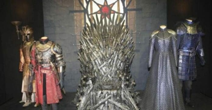 Subastaron varios artículos de la serie Game of Thrones. Lograron recaudar hasta unos 21 millones de dólares.