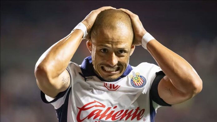 Video: 'Chicharito' Hernández hace berrinche tras polémica arbitral en la Kings League