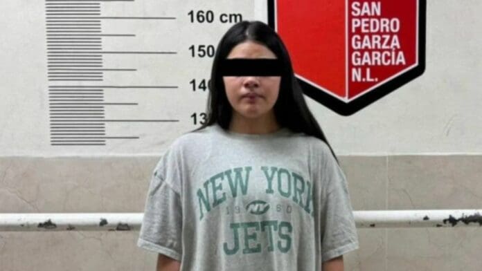 ¡Antes muerta que sencilla! Detienen a joven tras robarse 2 mil pesos en cosméticos en Nuevo León