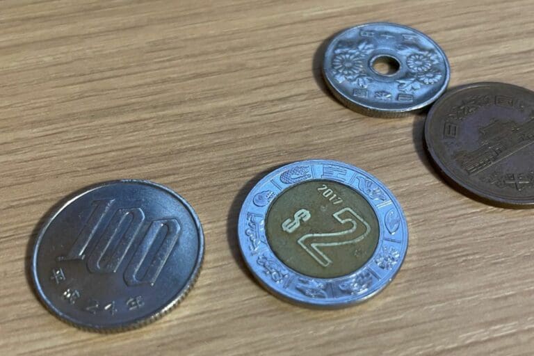 Hombre se vuelve viral tras recibir en Japón dos pesos mexicanos de cambio