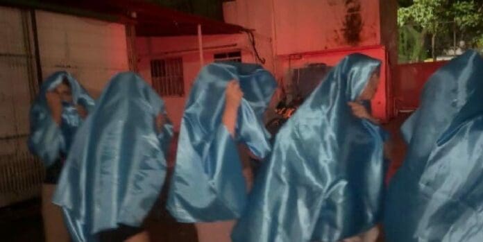 Rescatan a 14 mujeres víctimas de explotación sexual en Playa del Carmen; hay un detenido, el encargado del lugar donde laboraban.