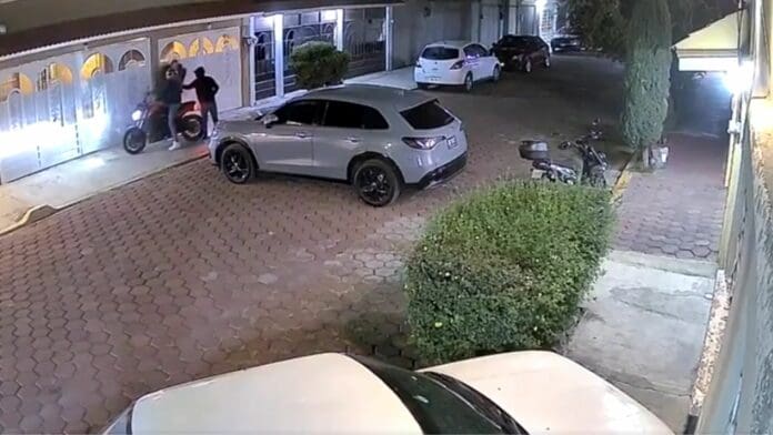 Ladrones roban camioneta pero sabían cómo arrancarla en Edomex