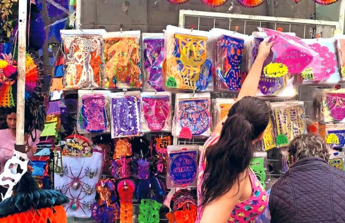 Desplaza el Día de Muertos “made in China” al comercio local en México