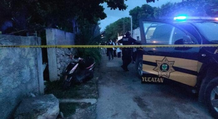 Asesinan a machetazos a dos adultos mayores en una comisaría de Mérida, Yucatán. Hasta el momento se desconoce la causa.