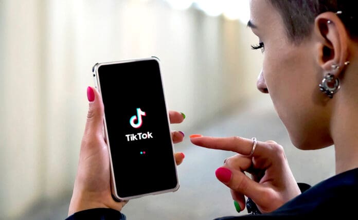 Hombre mata a tres mujeres y una niña de su familia por subir videos a TikTok