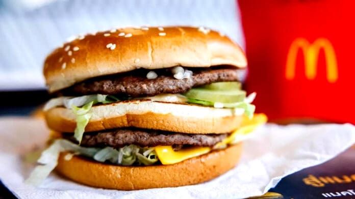 Hay un muerto y 10 hospitalizados por comer hamburguesas de McDonald's en EU