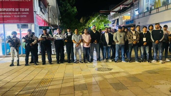 Operativo contra ambulantaje retira puestos fijos en la Quinta Avenida de Playa del Carmen