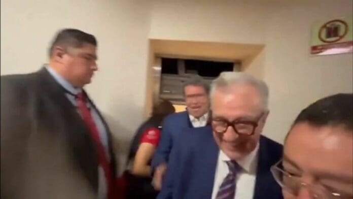Rubén Rocha Moya, gobernador de Sinaloa y Ricardo Monreal quedan atrapados en elevador de la Cámara de Diputados