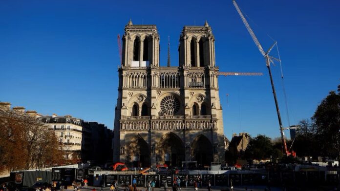 Ministra francesa plantea cobrar a turistas por visitar la catedral de Notre-Dame