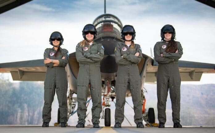 Cuatro mujeres pilotos israelíes participaron en la ofensiva a Irán
