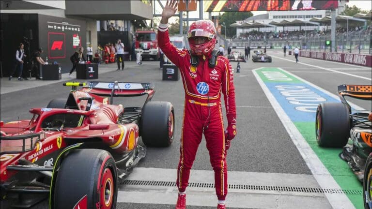 Carlos Sainz obtiene su primera pole de la temporada en el GP de México; "Checo" termina 18