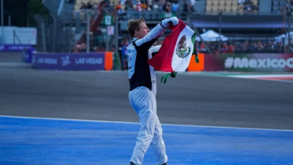 Brad Pitt aprovecha el GP de México para grabar escenas de su próxima película