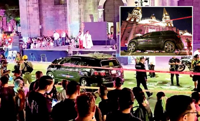 Video: Arrolla camioneta al menos16 transeúntes en centro de Guadalajara