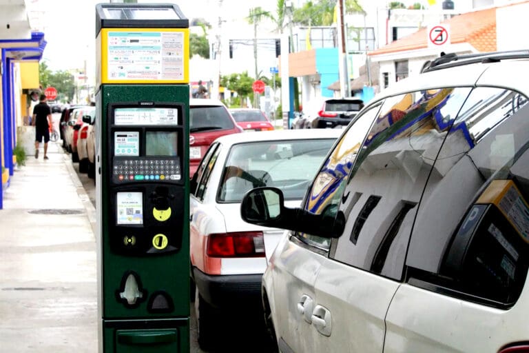 Desmiente regidor de Playa del Carmen aumento a tarifa de parquímetros