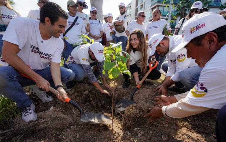 Gino Segura continúa “Sembrando Esperanza” en Solidaridad