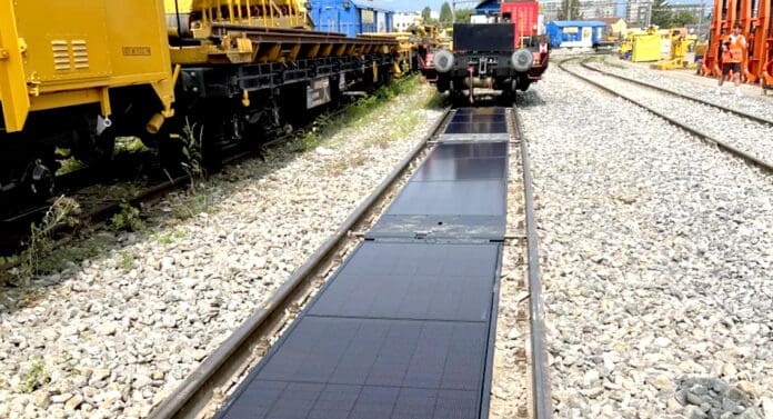 Video: Exhiben innovador proyecto para obtener energía solar de los rieles de tren