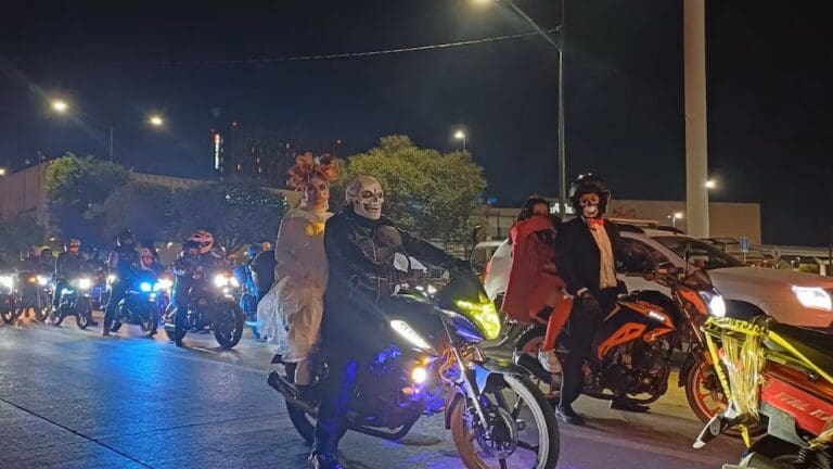 Hombres con máscaras de Halloween balean a padre e hijo en CDMX; muere niño de siete años