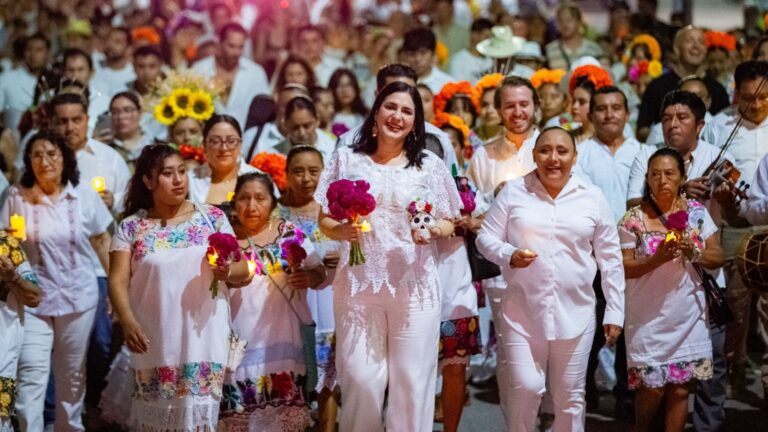 Miles disfrutan en Playa del Carmen segunda noche de misticismo y tradición en las festividades de los Días de Muertos
