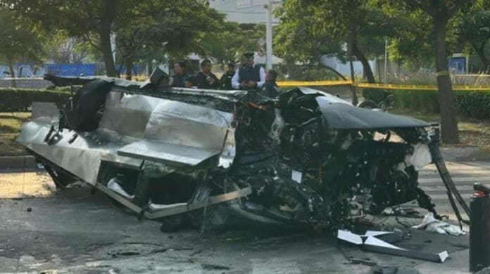 Video: Destrozan otra Cybertruck de Tesla ahora en Guadalajara; hay cuatro heridos