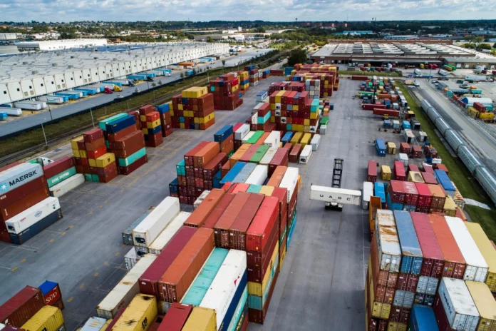 Consumo de bienes y servicios incrementó 2,8 % en agosto, según Inegi