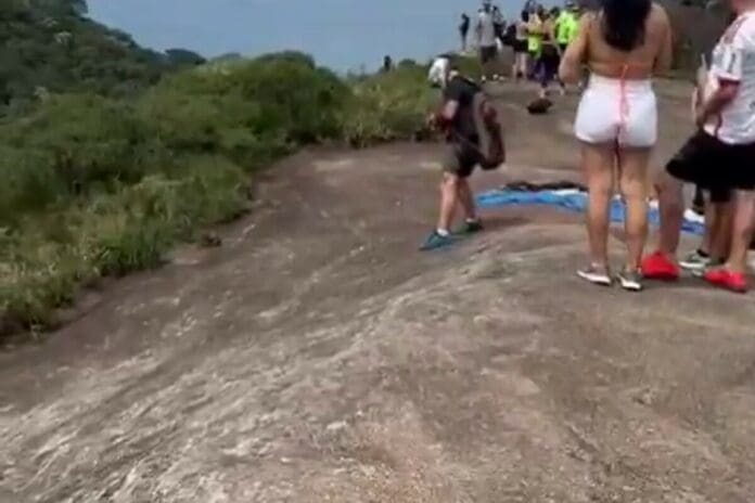 VIDEO: Hombre muere en un intento de salto de 