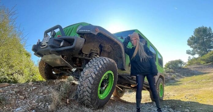 La heroína de Paiporta: utilizó su vehículo para abrir paso en las calles inundadas de Valencia
