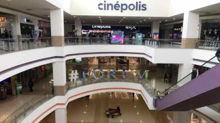 Cae hombre desde el segundo piso de plaza Forum Buenavista; ya son dos en 48 horas