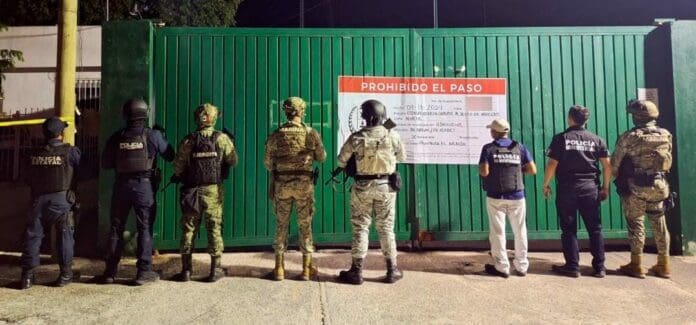 Hallan drogas y evidencia de homicidios en cateo al sindicato de taxistas de Cancún luego de la detención del dirigente.