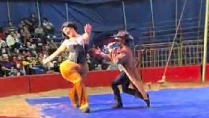 VIDEO: Circo se vuelve viral en redes por hacer show imitando a Ángela Aguilar y Christian Nodal