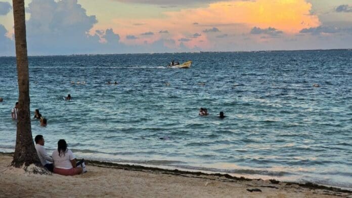 Decretan alerta azul para el norte de Quintana Roo por el huracán 