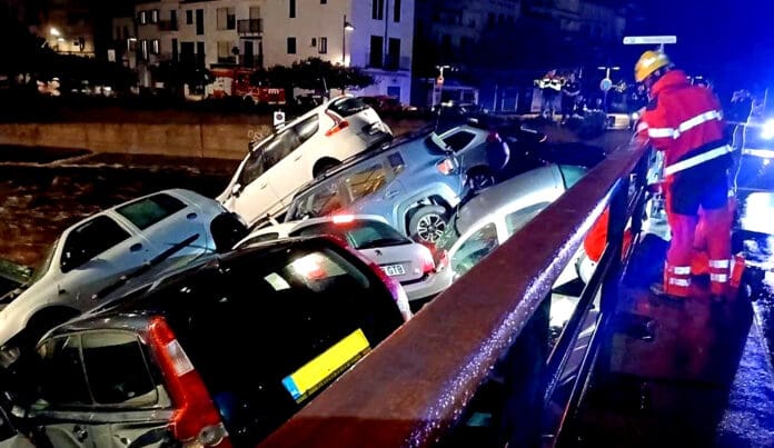 Otra tormenta en España; ahora, en Girona el agua arrastra más de 30 vehículos
