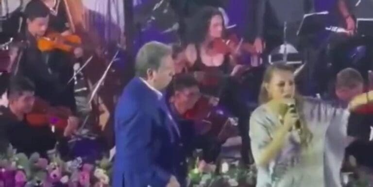 Critican a Evelyn Salgado por cantar con el “Coque” Muñiz mientras aumentan asesinatos en Guerrero