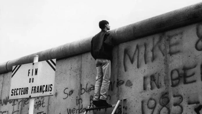 Una Alemania en crisis celebra los 35 años de la caída del Muro de Berlín