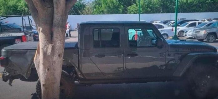 La Guardia Nacional detiene a un empleado de la Fiscalía de Sinaloa que conducía un vehículo con reporte de robo.