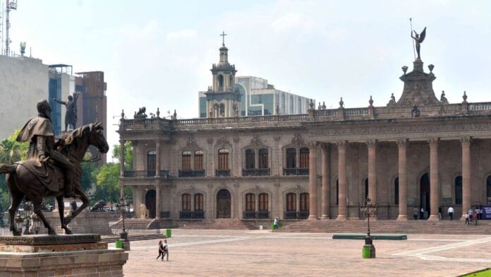 Asiste solo una persona a la 