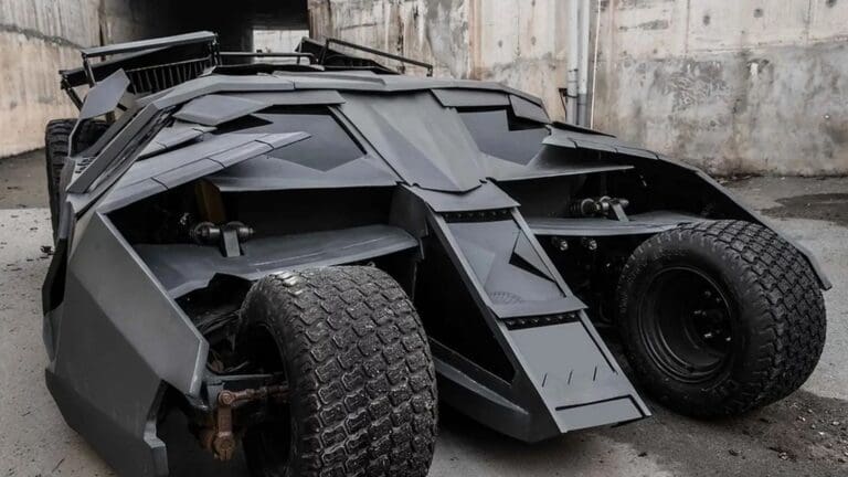 Conducir el batimóvil de "El Caballero de la Noche" ahora es posible; lanzan a la venta 10 réplicas