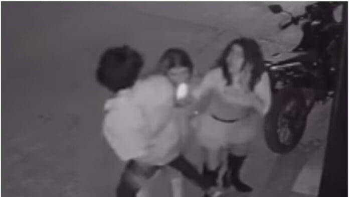 Ofrecen pagarle las cirugías de rostro a Melanie, joven golpeada por su novio en Halloween