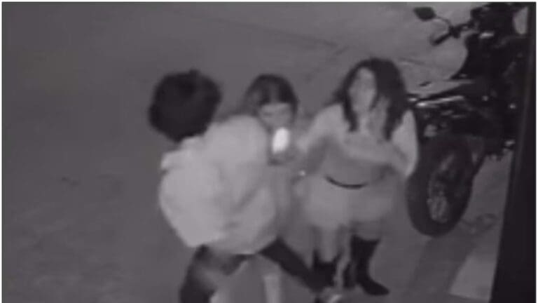 Ofrecen pagarle las cirugías de rostro a Melanie, joven golpeada por su novio en Halloween