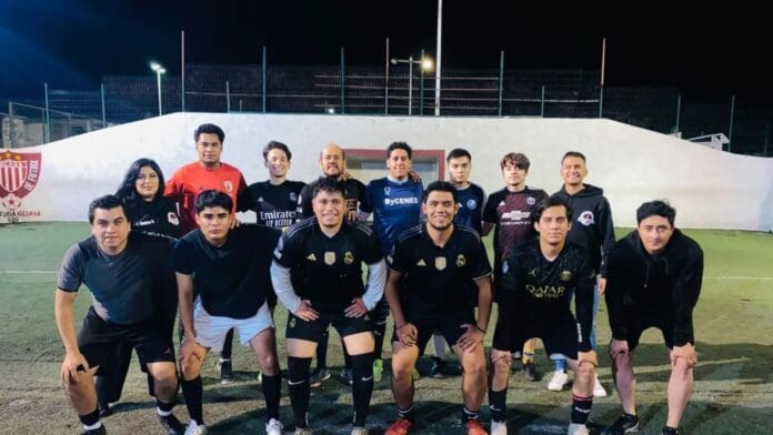 Mujer árbitro forma equipo de futbol; jugadores son sus exnovios