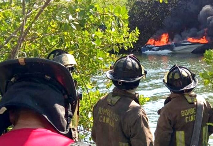 Video: Fuego consume el cuarto yate del año en la laguna Nichupté de Cancún