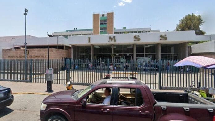 Mujer da a luz en baños de un IMSS en San Luis Potosí, esperó cuatro horas para ser atendida