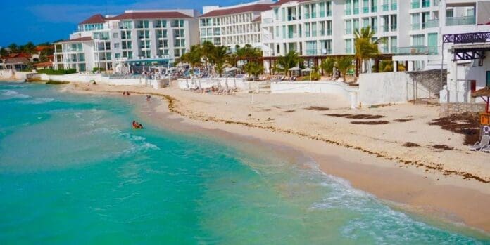 Playa del Carmen cumple 122 años; pasó de ser un pueblo de pescadores a un destino turístico internacional.