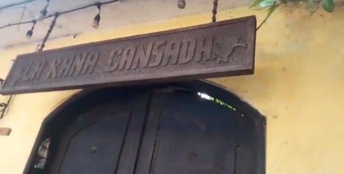 Desalojan hotel del centro de Playa del Carmen por presunto conflicto laboral que data desde el año 2009. Los dueños ya fallecieron.