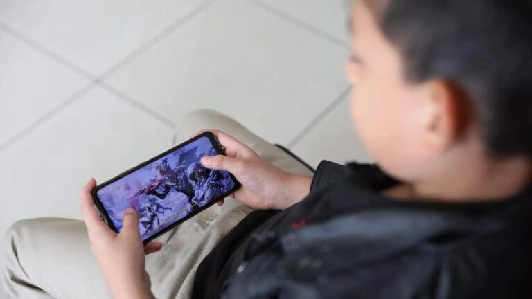 Niño de 12 años convulsionó en Durango por uso excesivo del celular