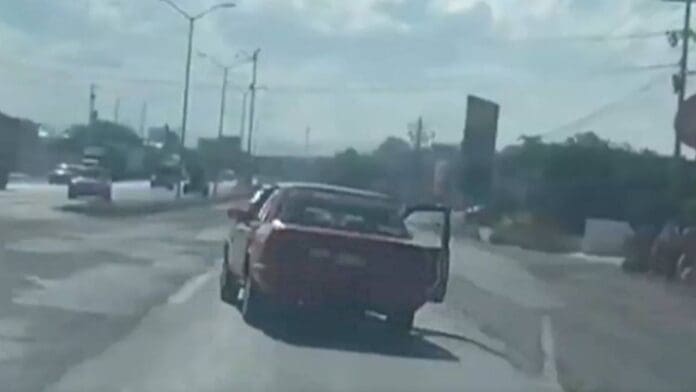 VIDEO: Mujer se lanza de auto en movimiento en Querétaro ante intento de secuestro