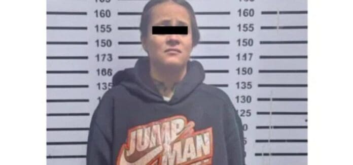 Detienen a una mujer por matar a su pareja con una copa de vino en Cdmx. Al parecer todo fue por un ataque de celos.