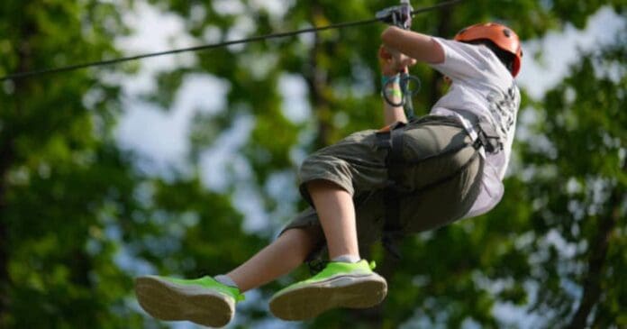 Muere turista alemán tras caer de tirolesa a 15 metros de altura en Yucatán
