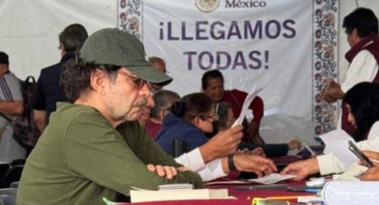 Tunden en redes a Gabriel Quadri por criticar los apoyos de la 4T y ahora pedir su pensión de adulto mayor.