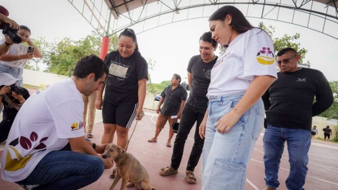Gino Segura visita la Zona Maya para llevar programas Sembrando Esperanza y Bienestar Animal